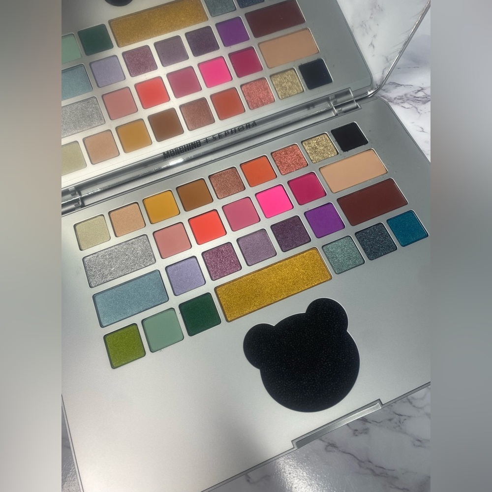 Moschino + Sephora Silver Laptop Eyeshadow Palette - Picture 9 of 12